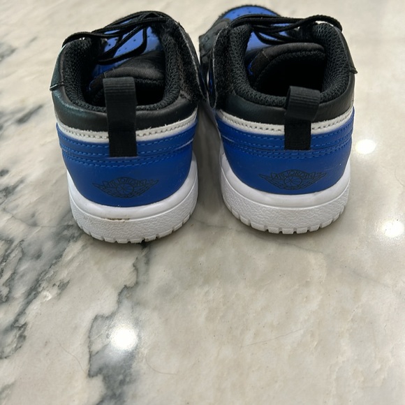 Jordans EUC size 9c - Picture 4 of 7